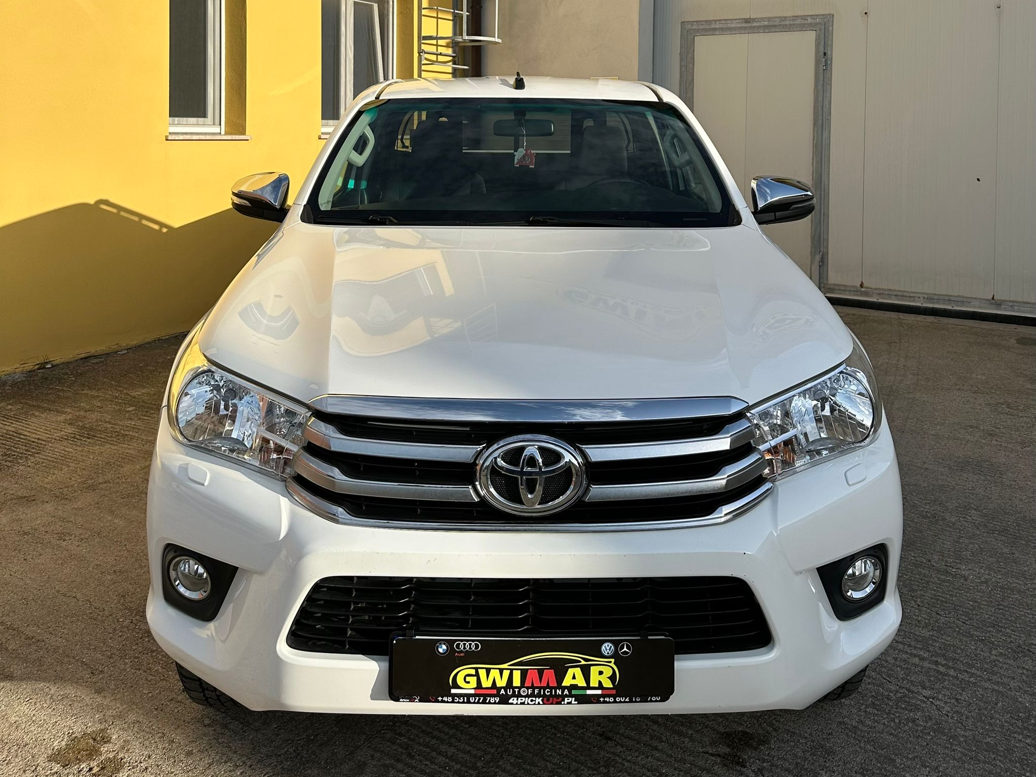 
								Toyota Hilux 2.4 Comfort full									