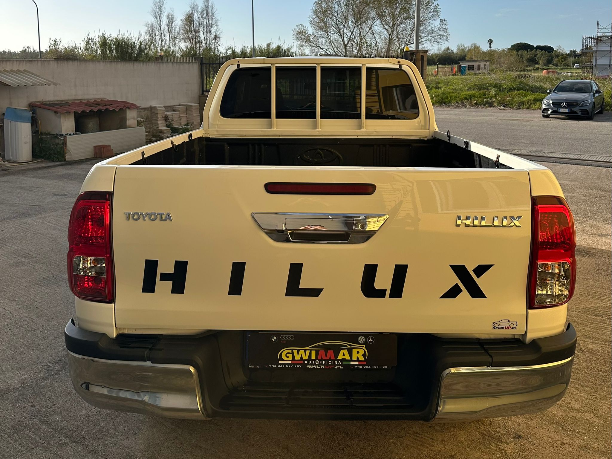
								Toyota Hilux 2.4 Comfort full									