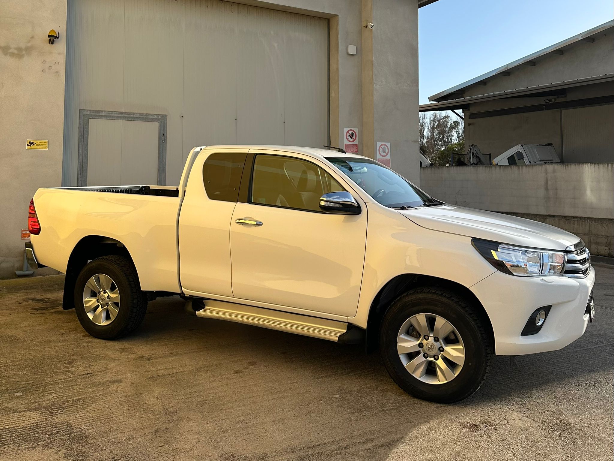 
								Toyota Hilux 2.4 Comfort full									