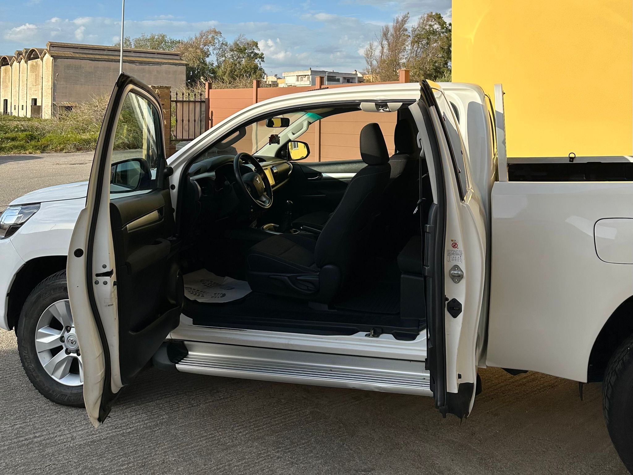 
								Toyota Hilux 2.4 Comfort full									