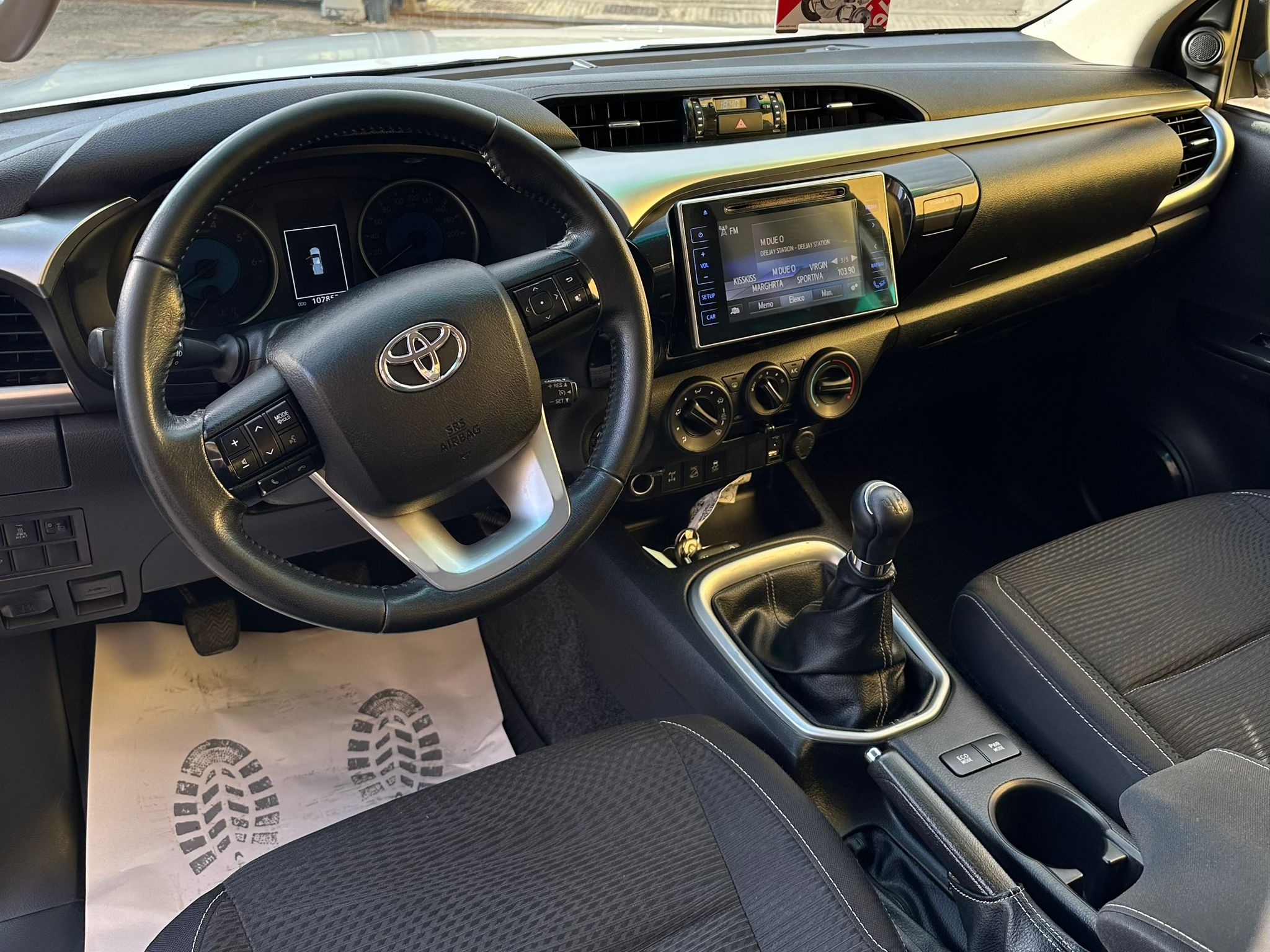 
								Toyota Hilux 2.4 Comfort full									