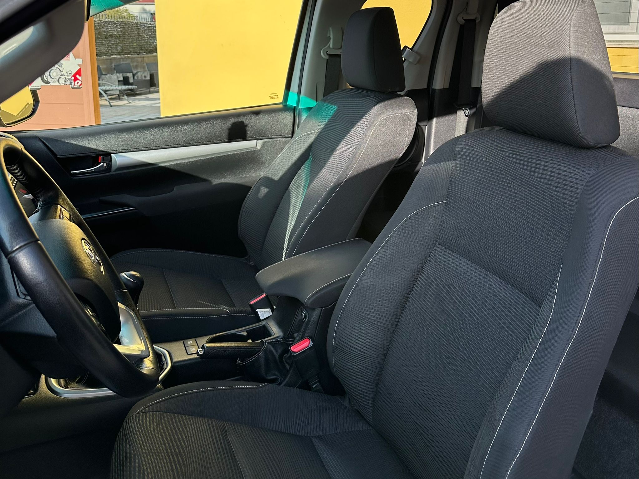 
								Toyota Hilux 2.4 Comfort full									
