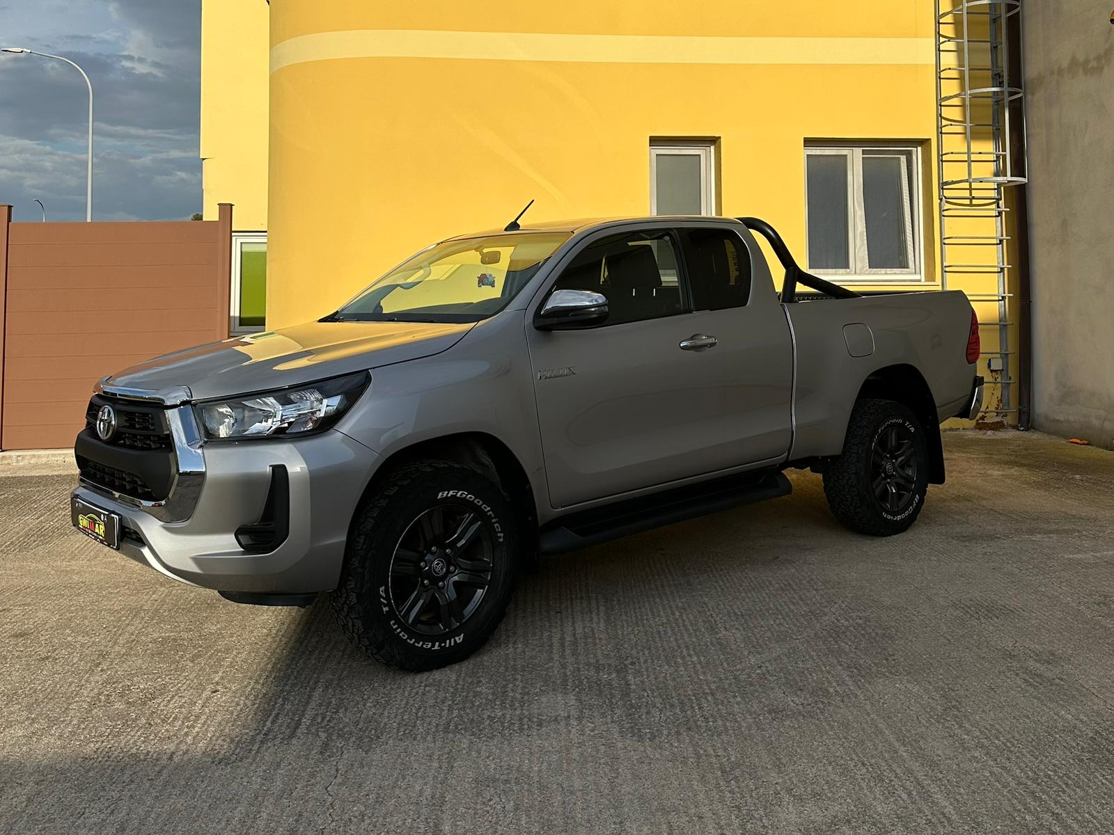 
								Toyota Hilux 2.4 Lounge full									