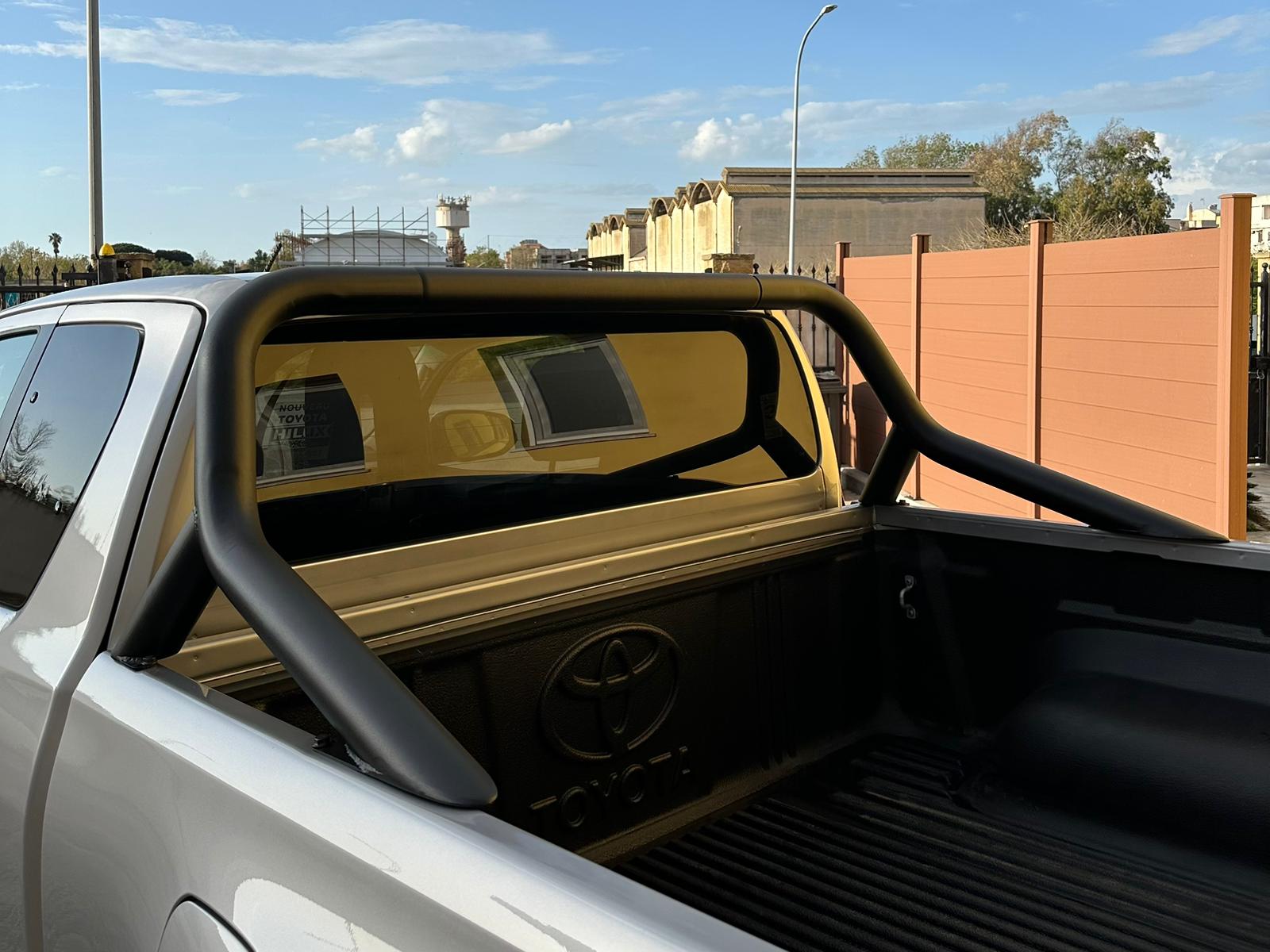 
								Toyota Hilux 2.4 Lounge full									