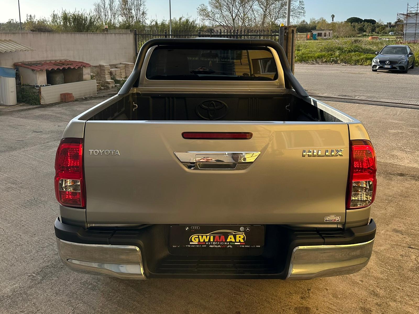 
								Toyota Hilux 2.4 Lounge full									