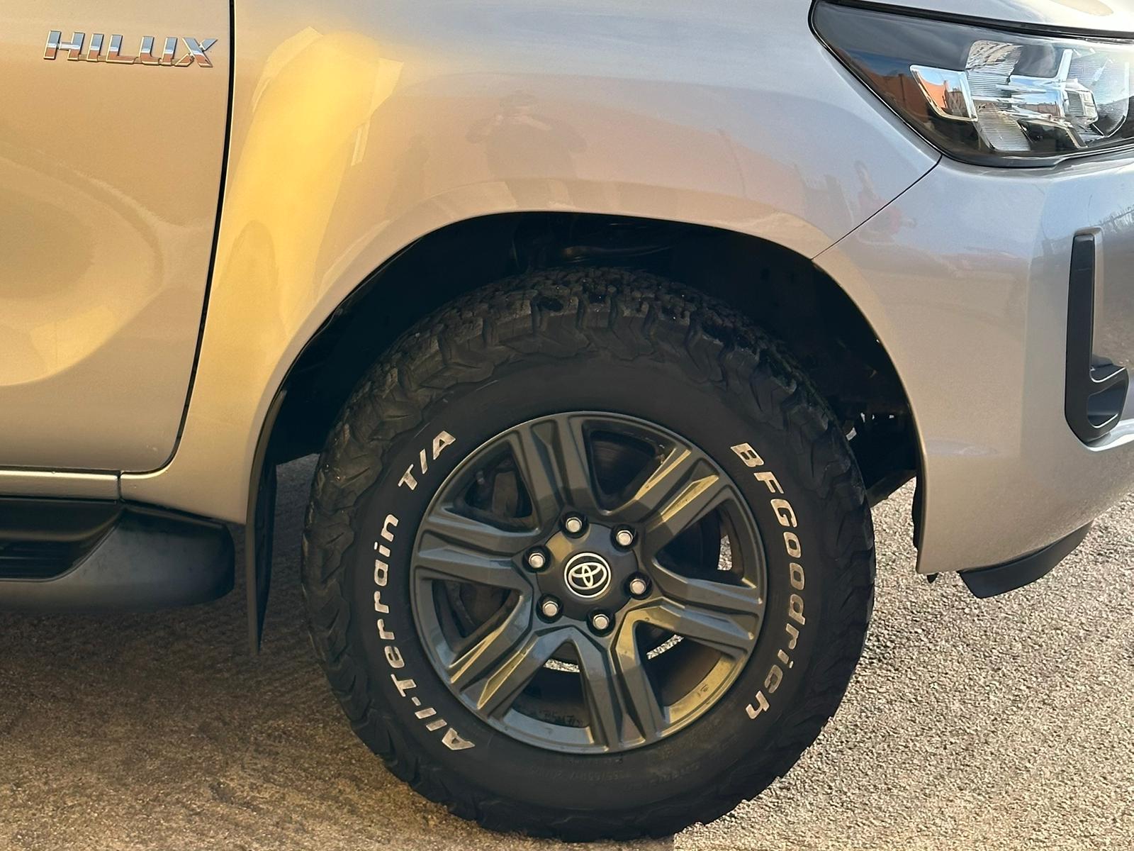 
								Toyota Hilux 2.4 Lounge full									