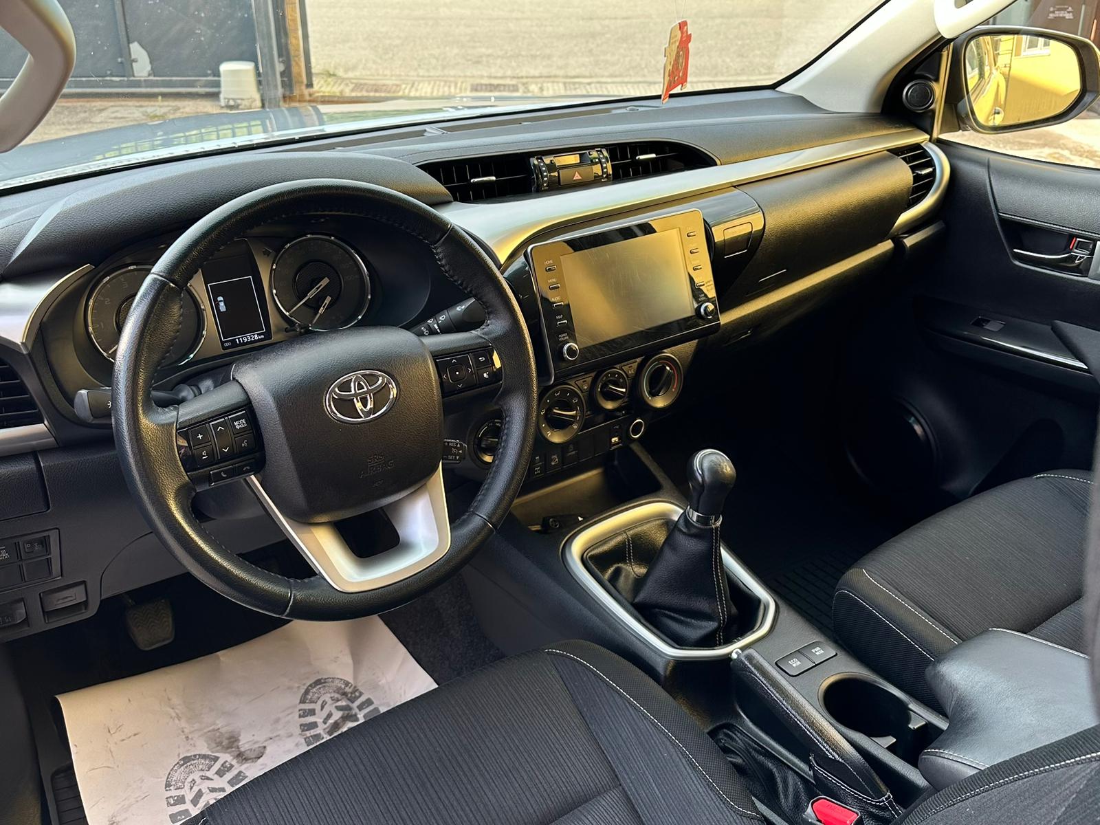 
								Toyota Hilux 2.4 Lounge full									