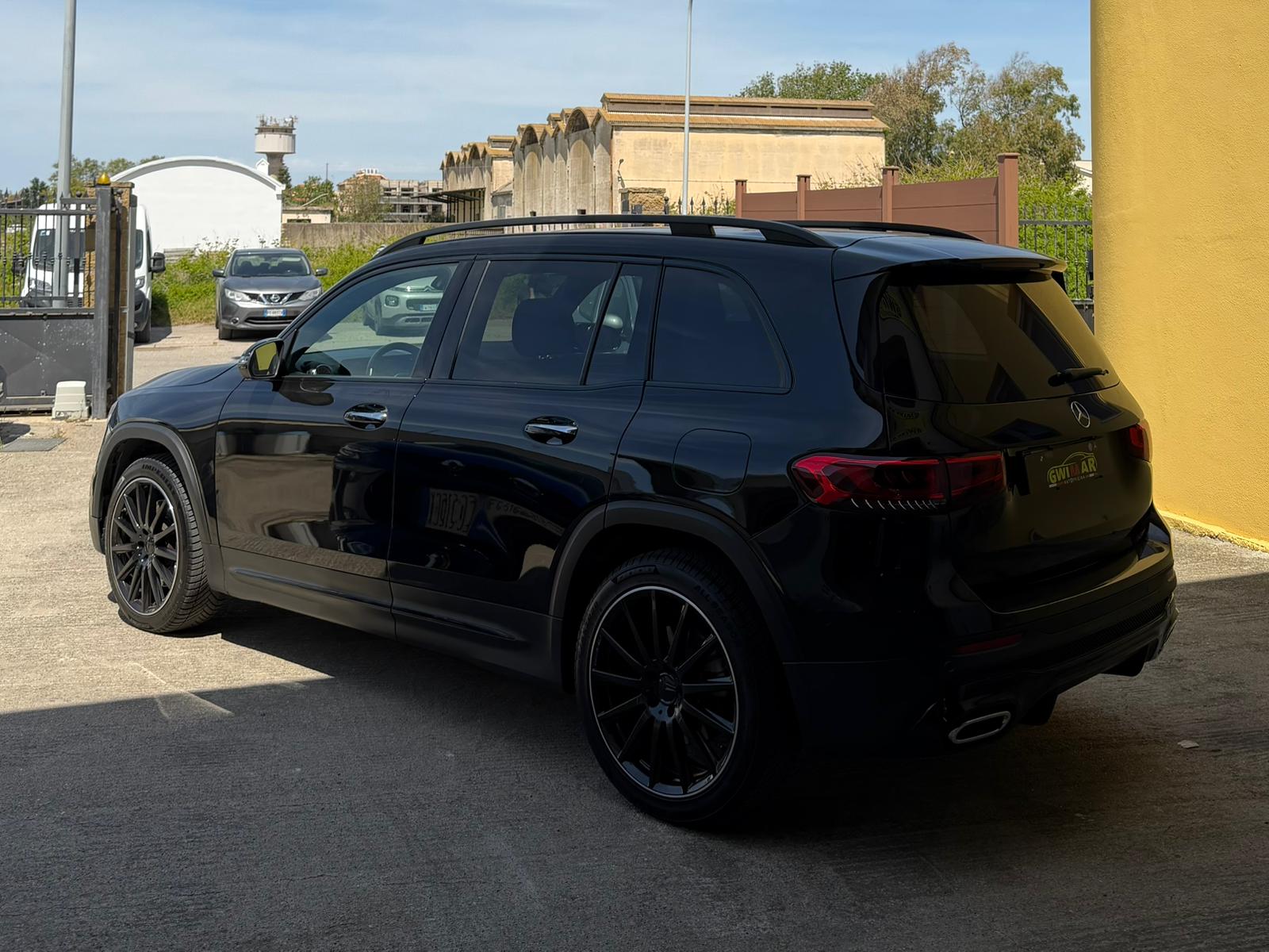 
								Mercedes GLB 220d full									