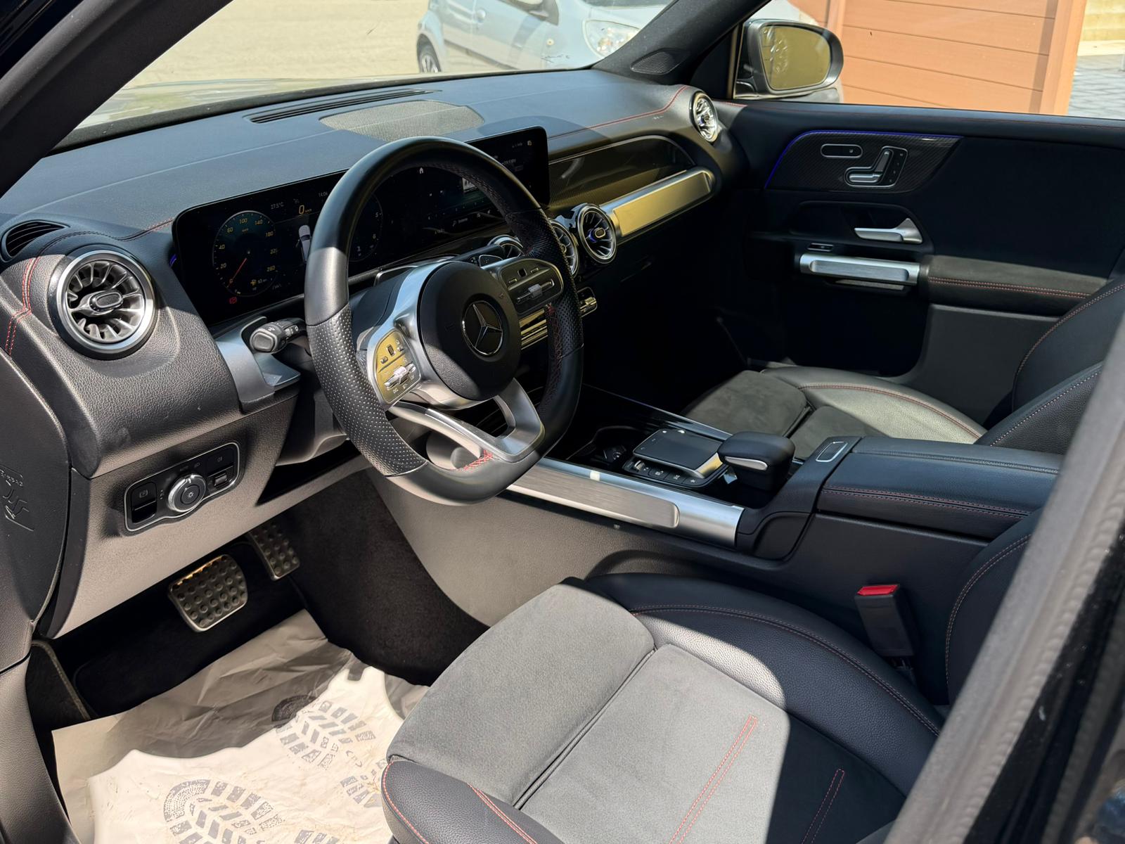 
								Mercedes GLB 220d full									