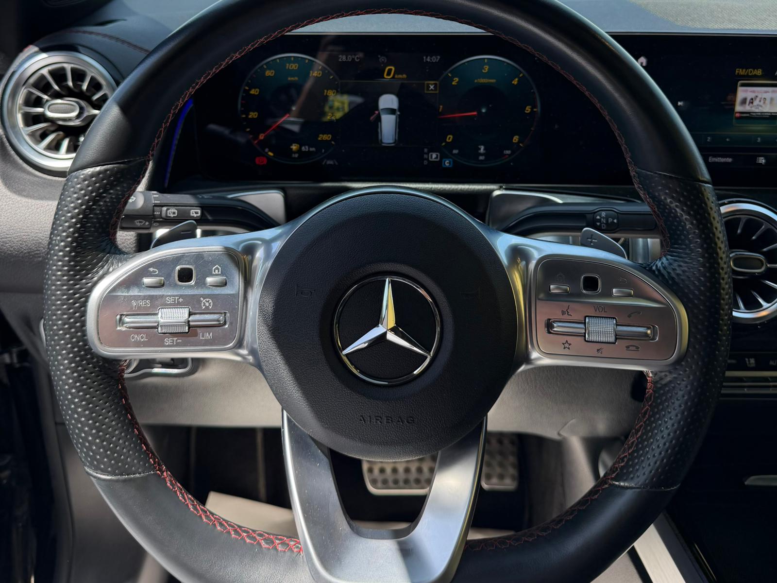 
								Mercedes GLB 220d full									