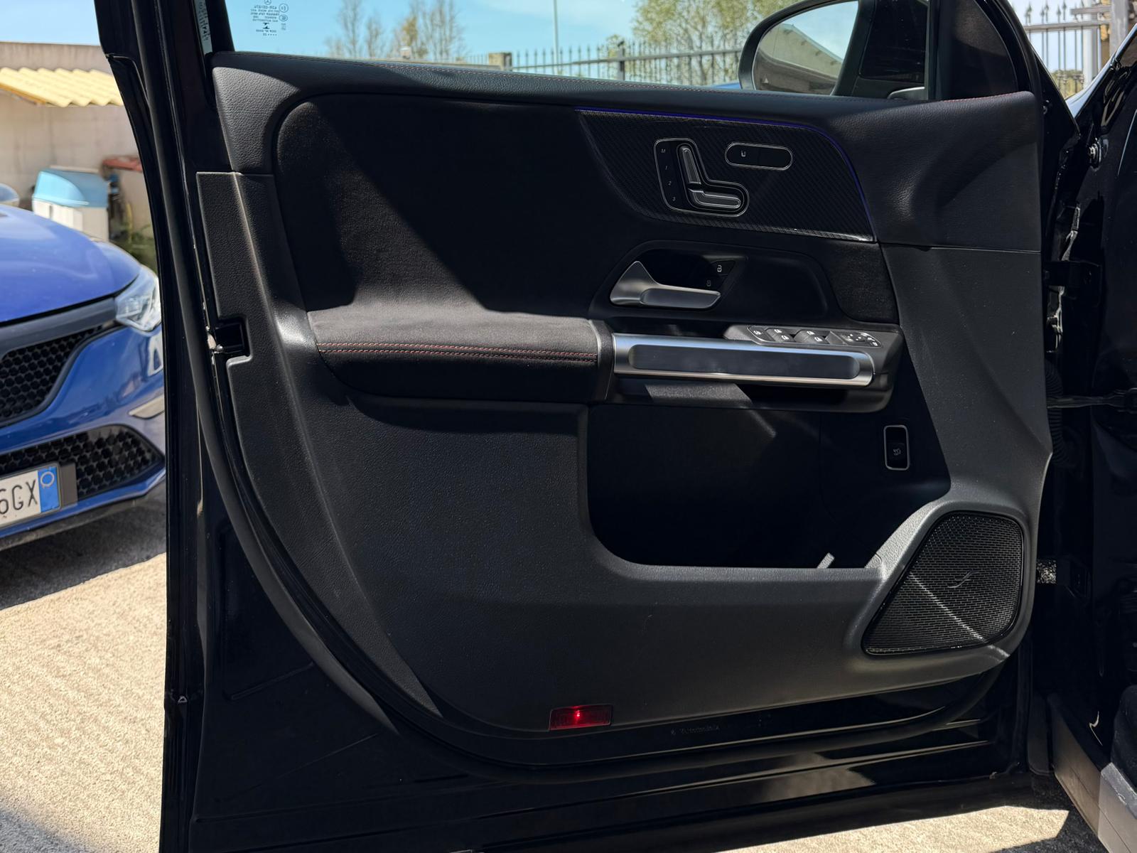 
								Mercedes GLB 220d full									