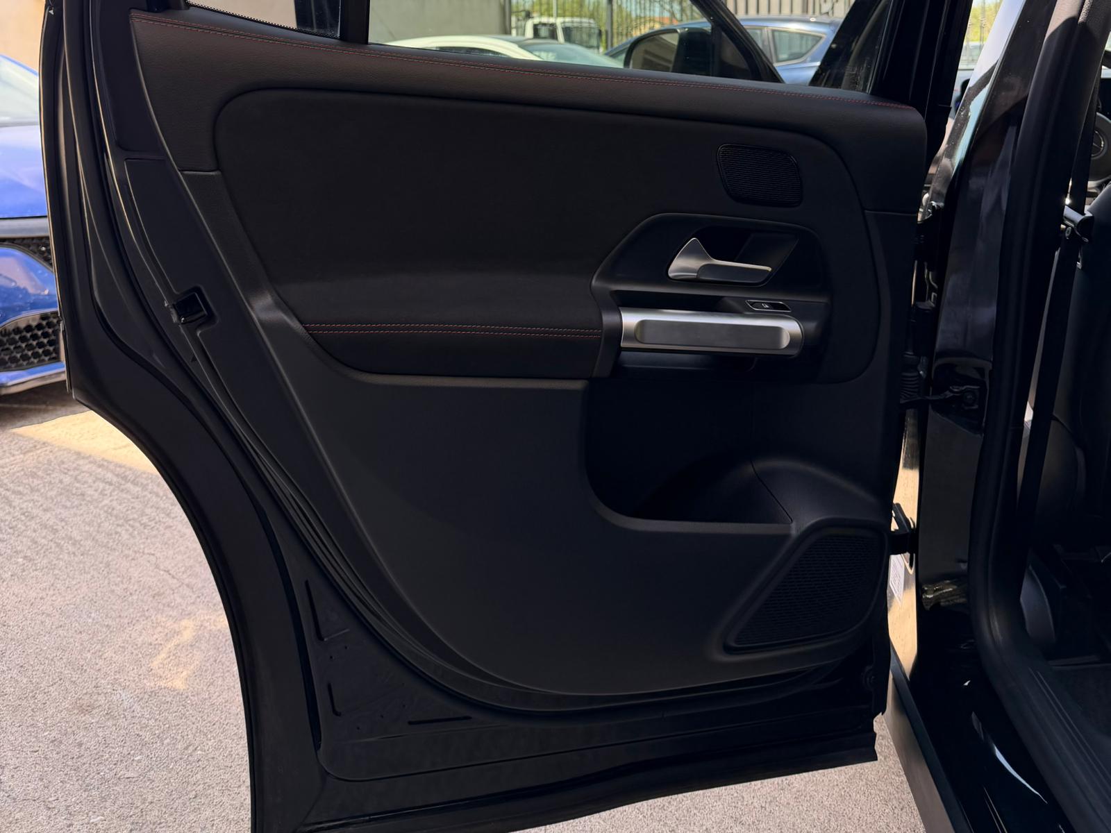 
								Mercedes GLB 220d full									