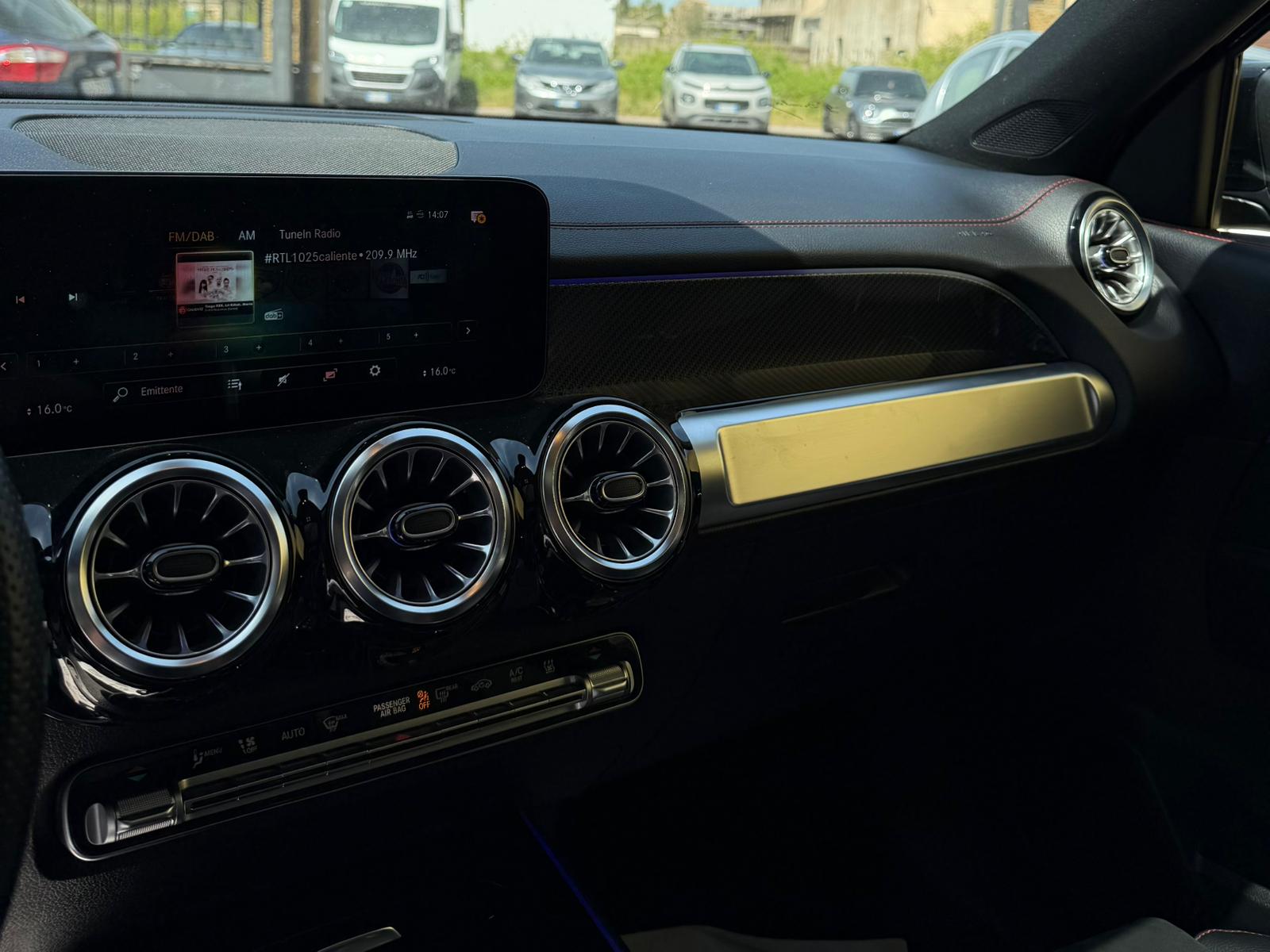 
								Mercedes GLB 220d full									