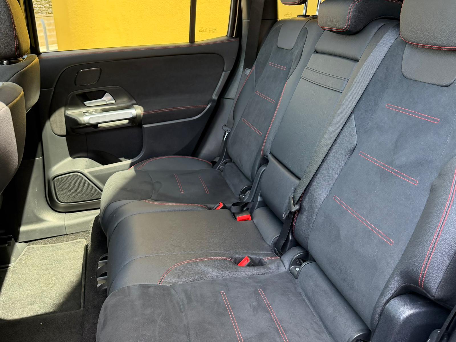 
								Mercedes GLB 220d full									